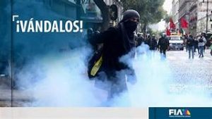 VANDALISMO ESTUDIANTIL EN SANTIAGO  LLAMA LA ATENCION DEL ALCALDE EL SILENCIO ESTATAL