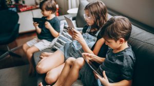 ¿Por qué Chile quiere limitar el acceso de menores de 16 años a las redes sociales